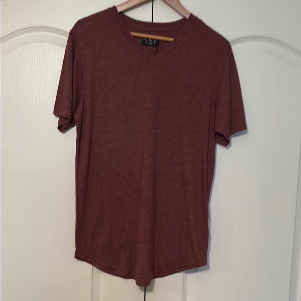 Goodlife
Slim-Fit Triblend Scallop Short Sleeve V-Neck T-Shirt